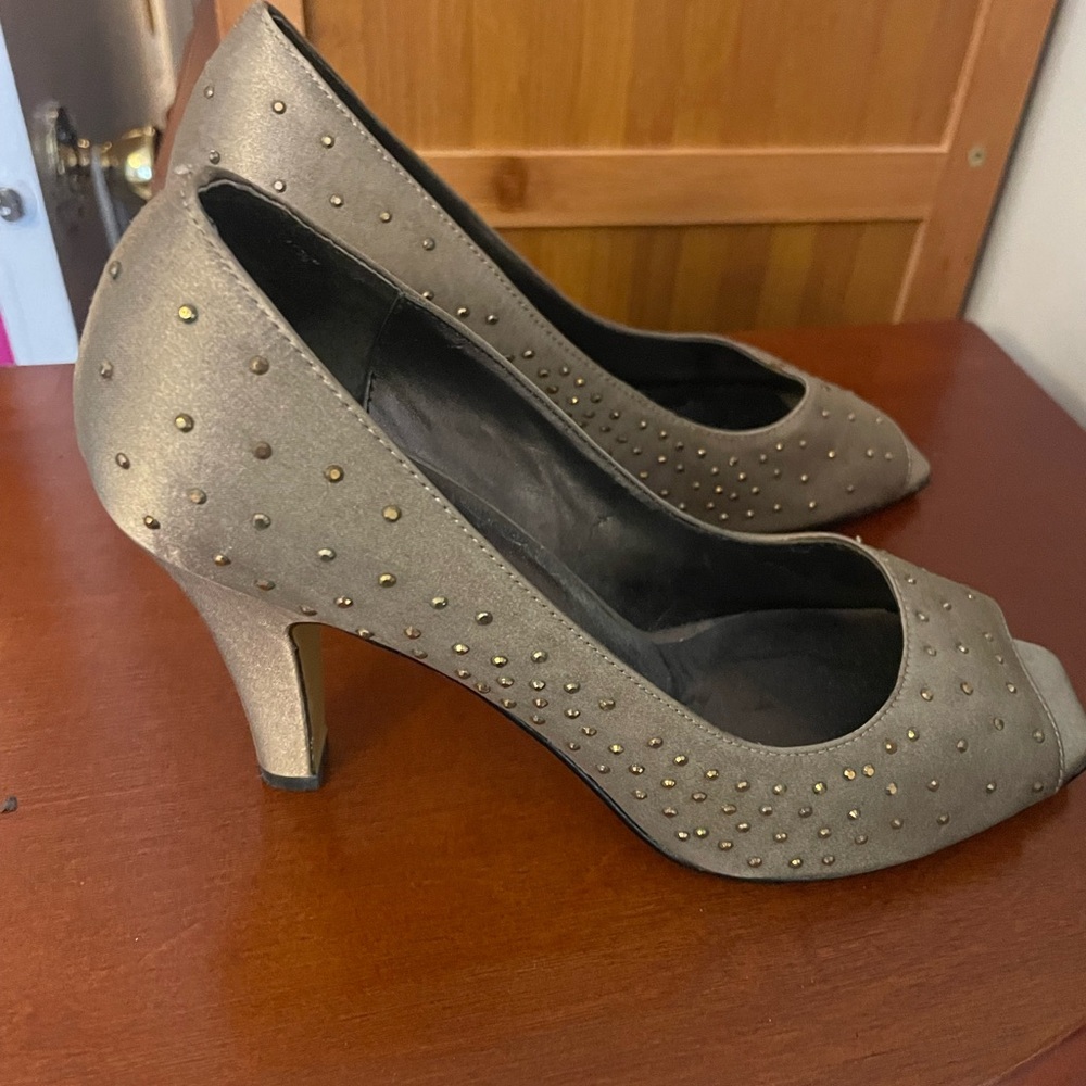 Sacha Too Size 6 1/2 worn once